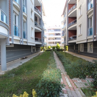 Akçay İkizçay'da satılık sitede asansörlü doğalgazlı 3+1 yeni daire