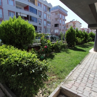 Akçay İkizçay'da satılık sitede asansörlü doğalgazlı 3+1 yeni daire