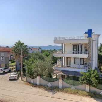 Ayvalık Güzelbahçe Evlerinde Satılık Lüks Deniz Manzaralı 1+1 Sıfır Daire.