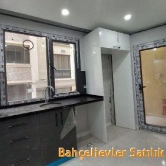 Bahçelievler  Siyavuşpaşa Satılık sıfır 2+1 ara kat daire.