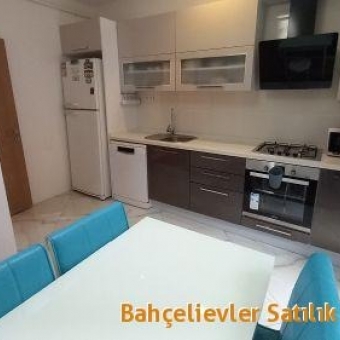 Bağcılar Güneşli site içinde 2+1 muhteşem satılık daire.