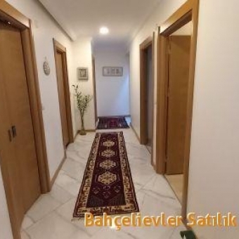 Bağcılar Güneşli site içinde 2+1 muhteşem satılık daire.