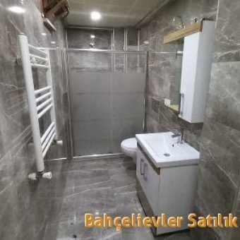 Bahçelievler  Zafer mah. Satılık sıfır 1+1 ara kat yeni daire.