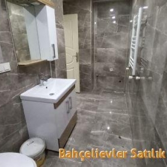 Bahçelievler  Zafer mah. Satılık sıfır 1+1 ara kat yeni daire.