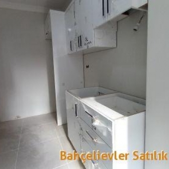 Bahçelievler  Hürriyet Satılık sıfır 2+1 ara kat daire.