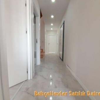 Bahçelievler  Hürriyet mah. Satılık sıfır 5+2 geniş dubleks daire.