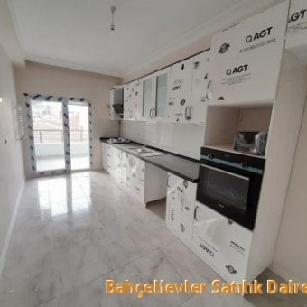 Bahçelievler  Hürriyet mah. Satılık sıfır 5+2 geniş dubleks daire.