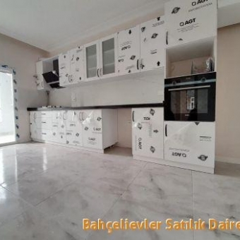 Bahçelievler  Hürriyet mah. Satılık sıfır 5+2 geniş dubleks daire.