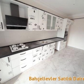 Bahçelievler  Hürriyet mah. Satılık sıfır 5+2 geniş dubleks daire.