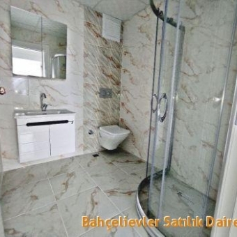 Bağcılar Güneşli Site içinde 2+1 ara kat sıfır satılık otoparklı daire.