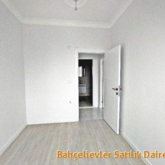 Bağcılar Güneşli Site içinde 2+1 ara kat sıfır satılık otoparklı daire.