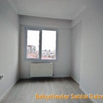 Bağcılar Güneşli Site içinde 2+1 ara kat sıfır satılık otoparklı daire.