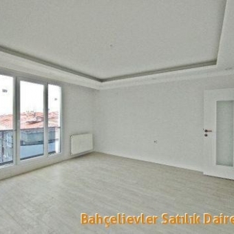 Bağcılar Güneşli Site içinde 2+1 ara kat sıfır satılık otoparklı daire.