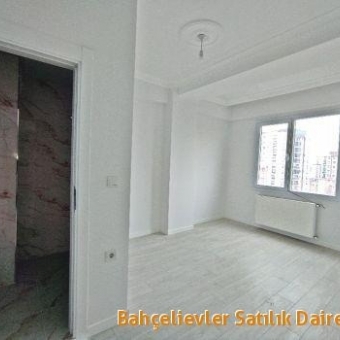 Bağcılar Güneşli Site içinde 2+1 ara kat sıfır satılık otoparklı daire.