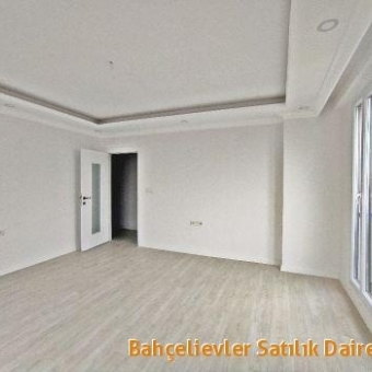 Bağcılar Güneşli Site içinde 2+1 ara kat sıfır satılık otoparklı daire.