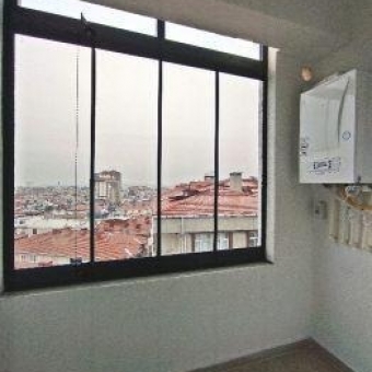 Bağcılar Güneşli Site içinde 2+1 ara kat sıfır satılık otoparklı daire.