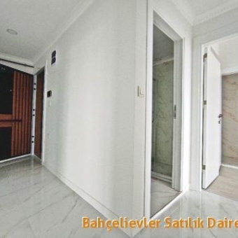 Bağcılar Güneşli Site içinde 2+1 ara kat sıfır satılık otoparklı daire.